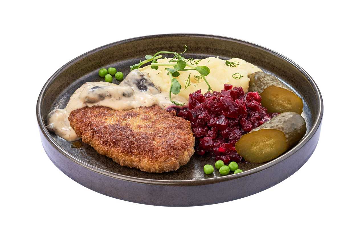 "Mums" cutlet with boletus sauce, pickled beets and mashed potatoes