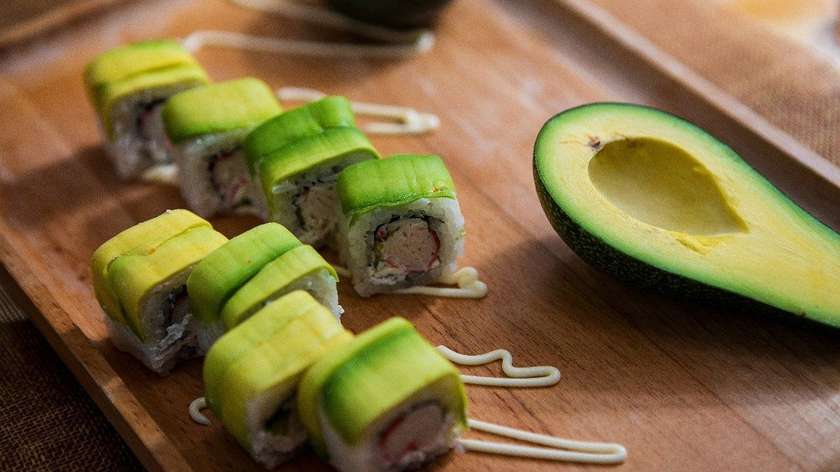 Avocado Kani Roll