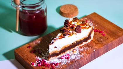 White chocolate-pecan cake