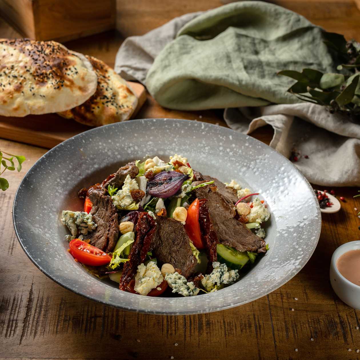 Beef gorgonzola salad