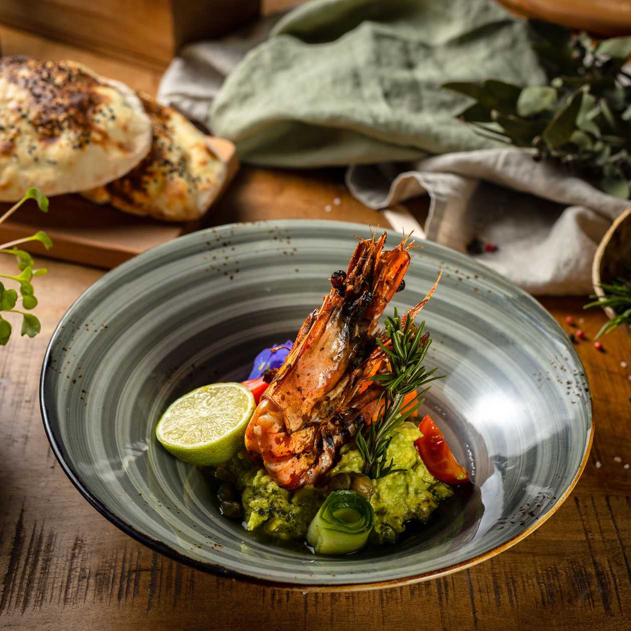 Guacamole shrimp salad