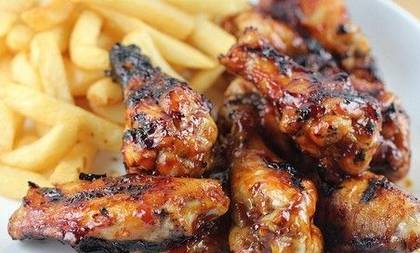 Grilled Chicken Wings 5pcs with Potato Chips served with ketchup
