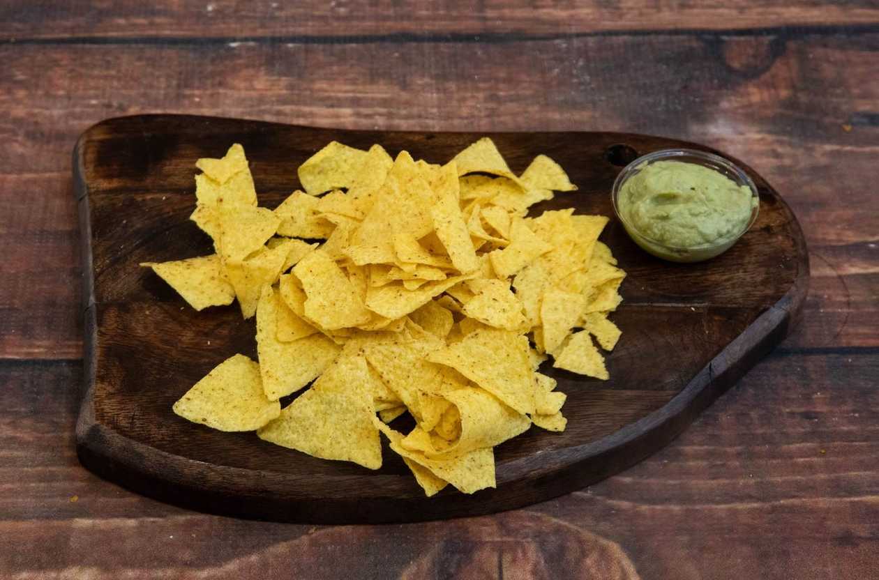 Nachos with guacamole