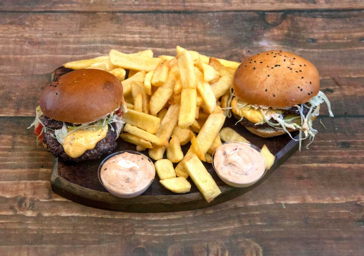 2x Cheeseburger + 2x French Fries