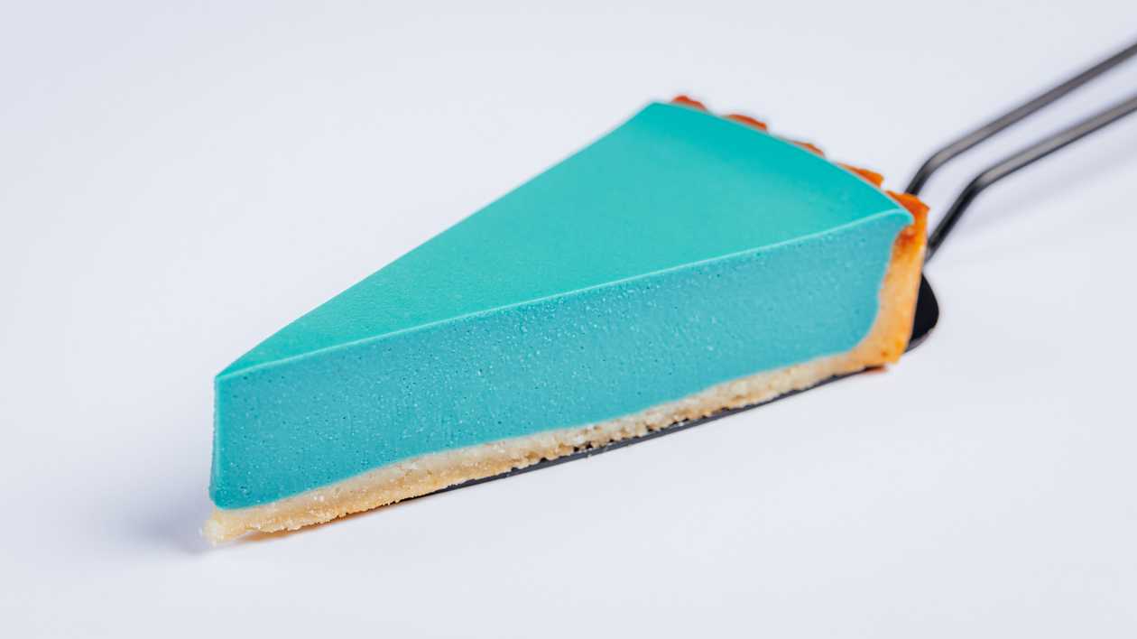 Passionfruit and blue spirulina cheesecake