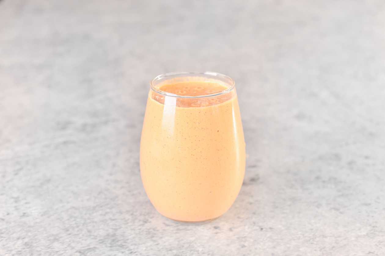 Banana, Almonds, Walnuts, Goji Berries, Apple Juice Smoothie