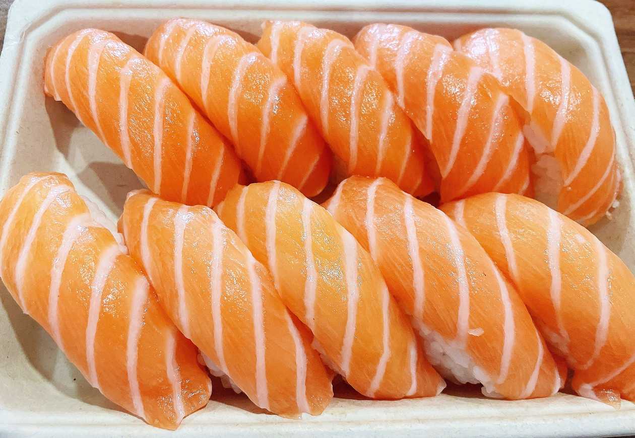 U15.Nigiris Salmão サーモンおにぎり