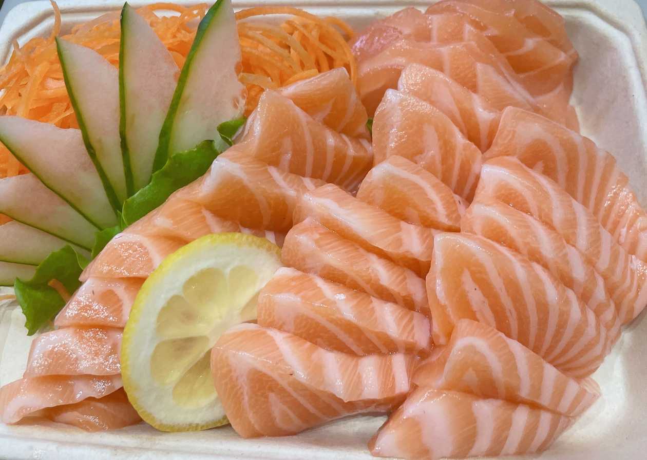 U22. Sashimi de Salmão 鮭の切り身