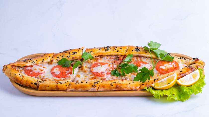 Qiyməli Pendirli Pide