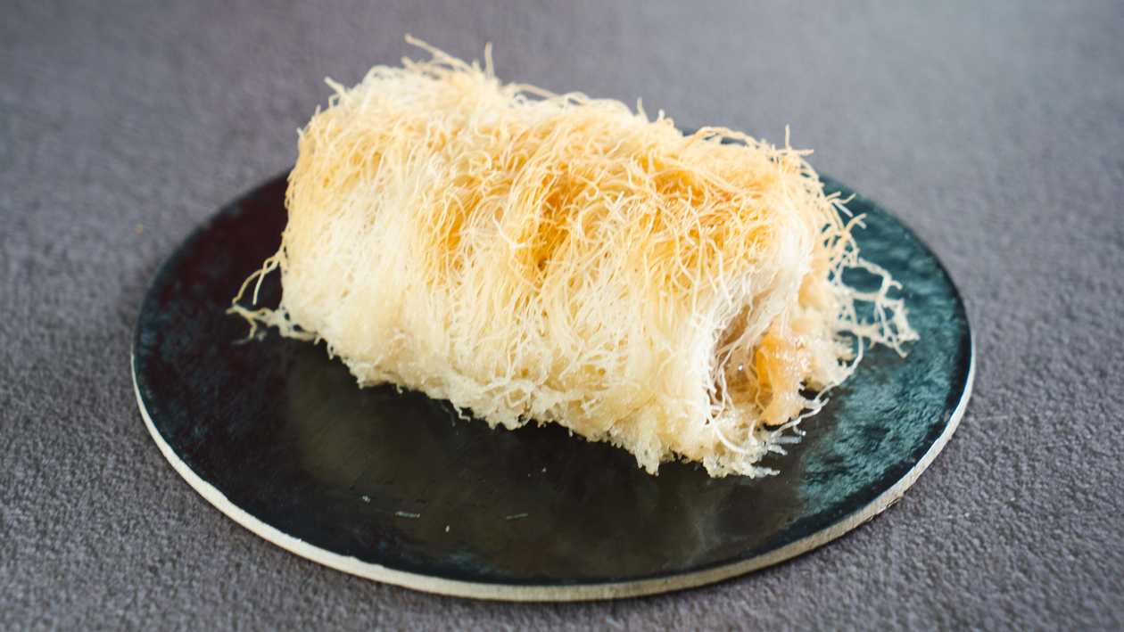 Kantaifi with almond