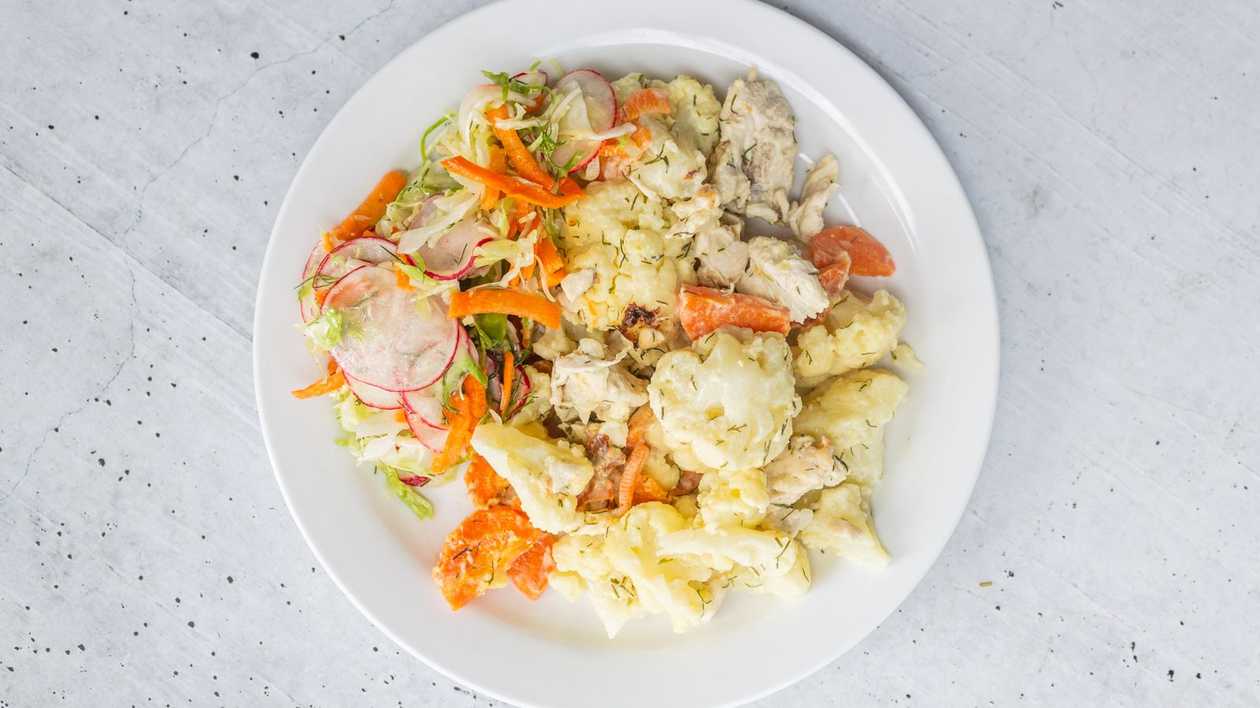 Chicken pieces with cauliflower