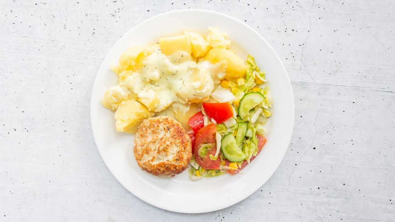Chicken cutlet with boiled potatoes