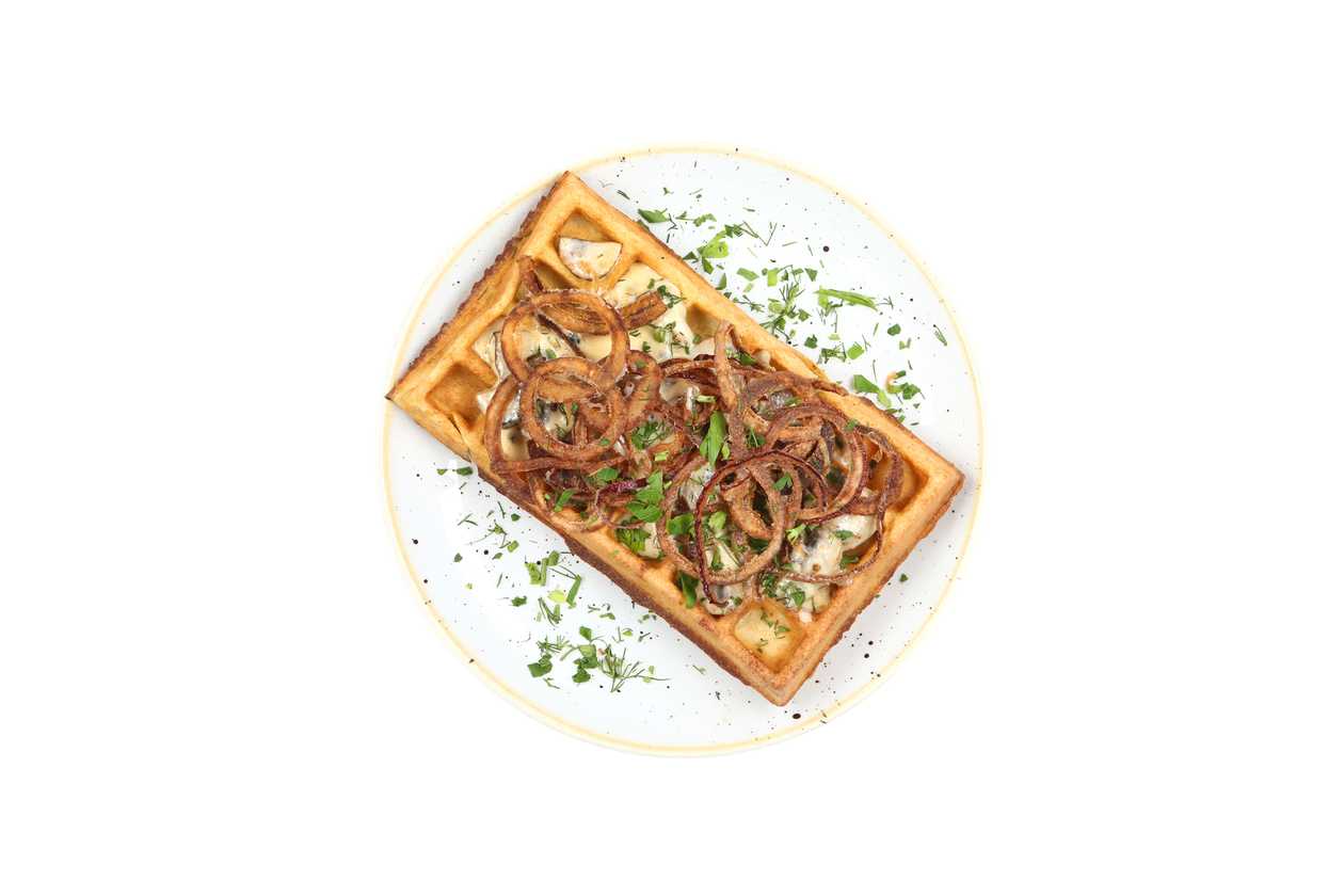 Бельгийские вафли с курицей и грибами