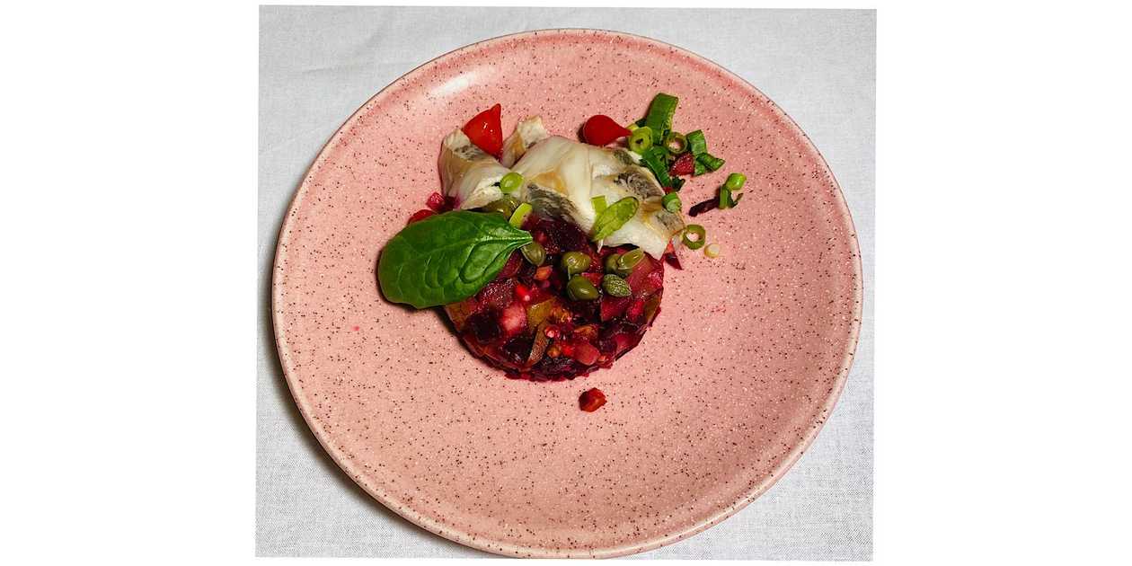 Chopped herring with beets and apples