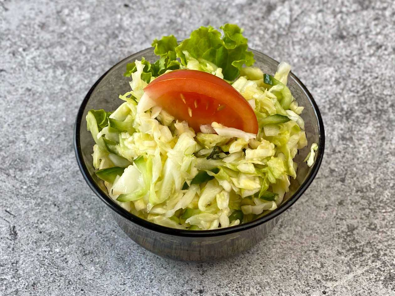 Jauno kāpostu salāti