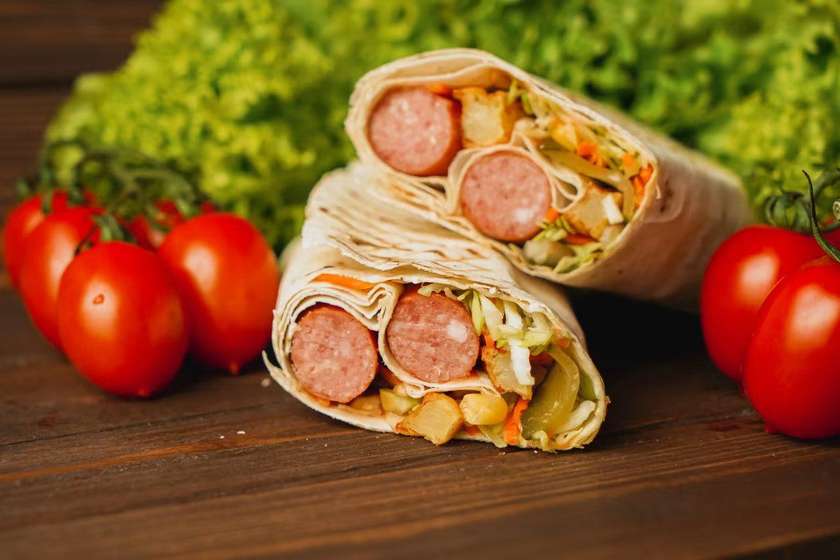 Хот-дог з двома мисливськими ковбасками