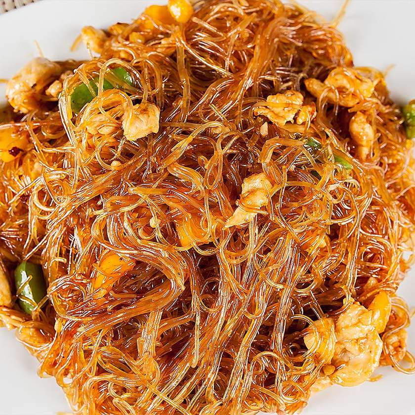 Chinese noodles with chicken