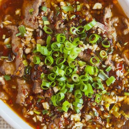 D6 Braised pork in spicy sauce