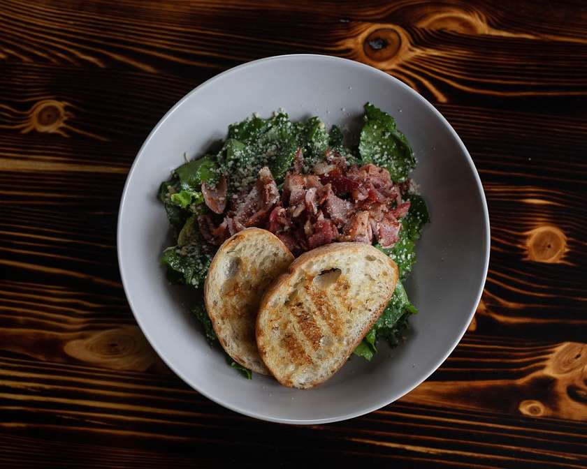 Cēzara salāti ar bekonu