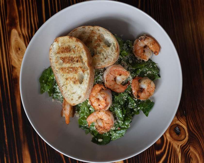 Cēzara salāti ar garnelēm