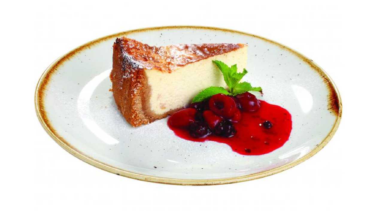 Cheesecake with berry sauce