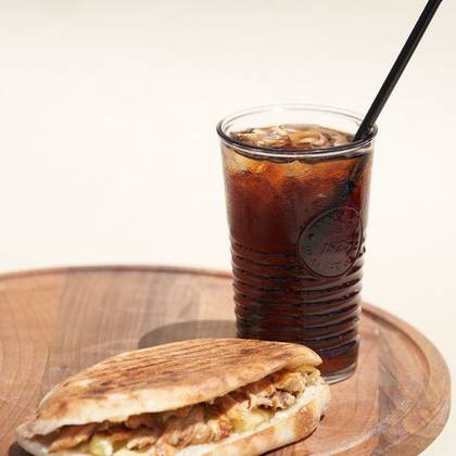 Classic Shawarma in bread 120 gr