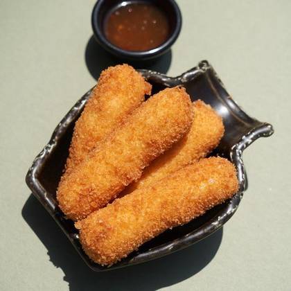 Mozarella Stick with Sweet Chili Sauce
