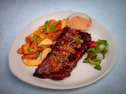 Pork Ribs with Baked Potatoes and BBQ Sauce