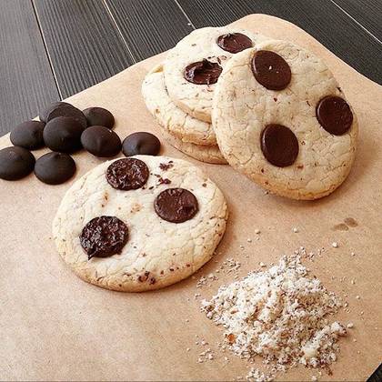 Vegan & Gluten-Free Vanilla Cookie with Chocolate Chips (Single)