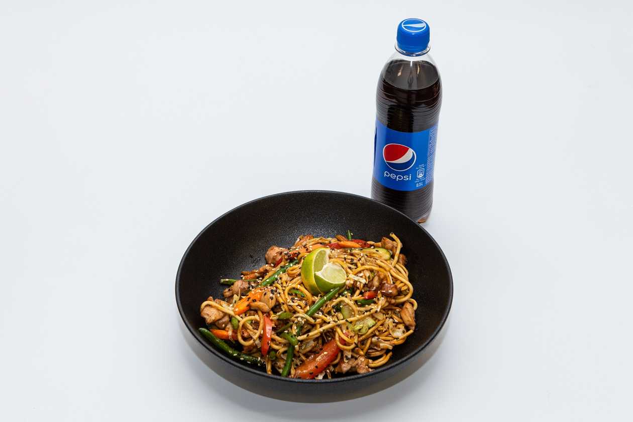 WOK su vištiena ir mango teriyaki padažu + Pepsi 0,5l
