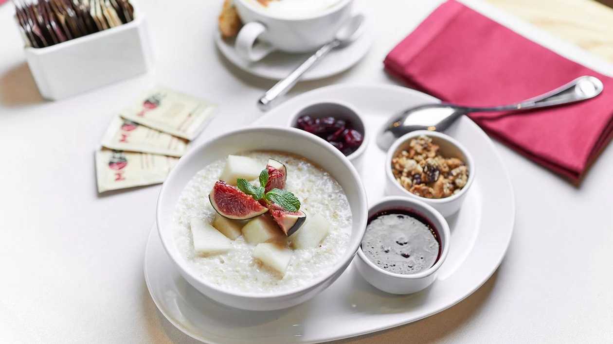 Classic oatmeal on water or milk