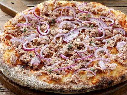 Tuna pizza