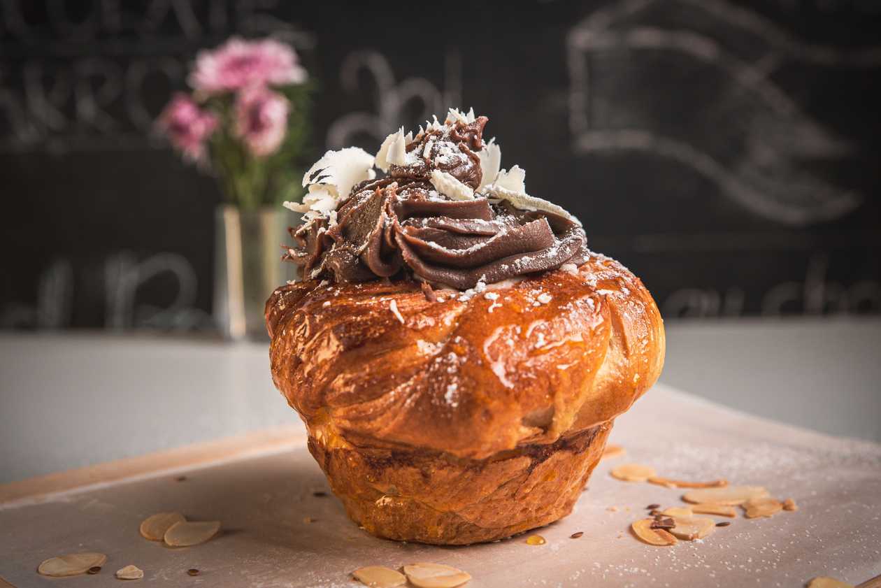 Vanilla Blueberry Cruffin