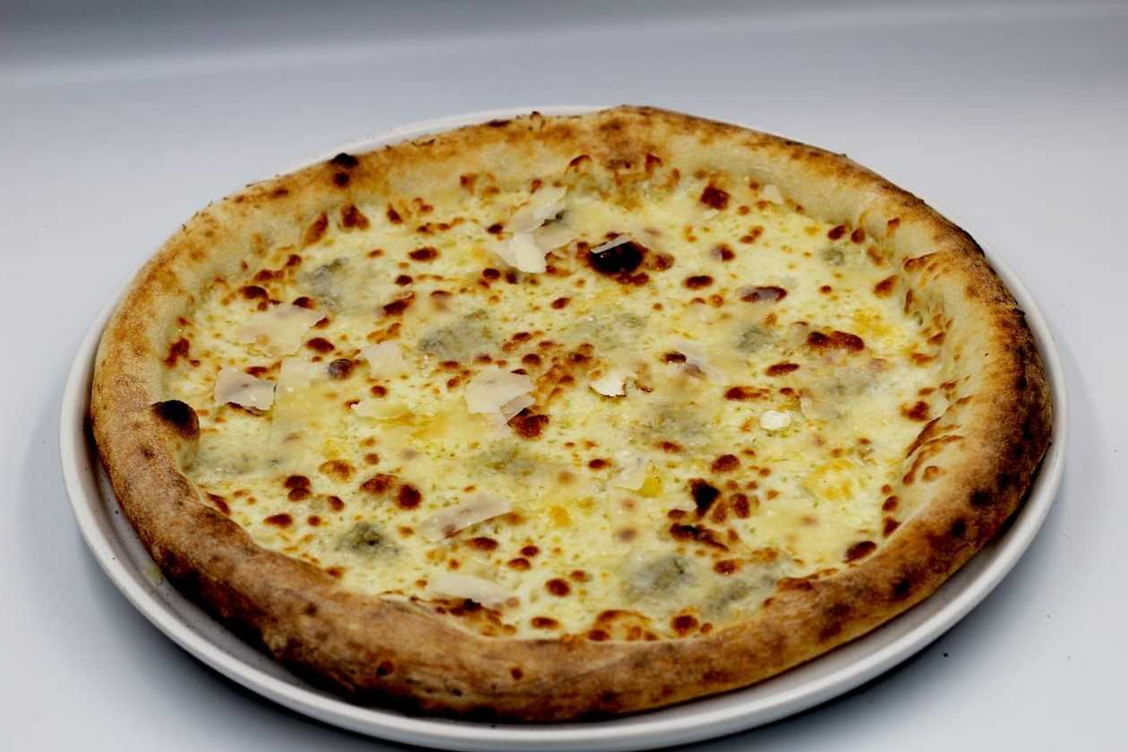 Pizza quattro formaggi