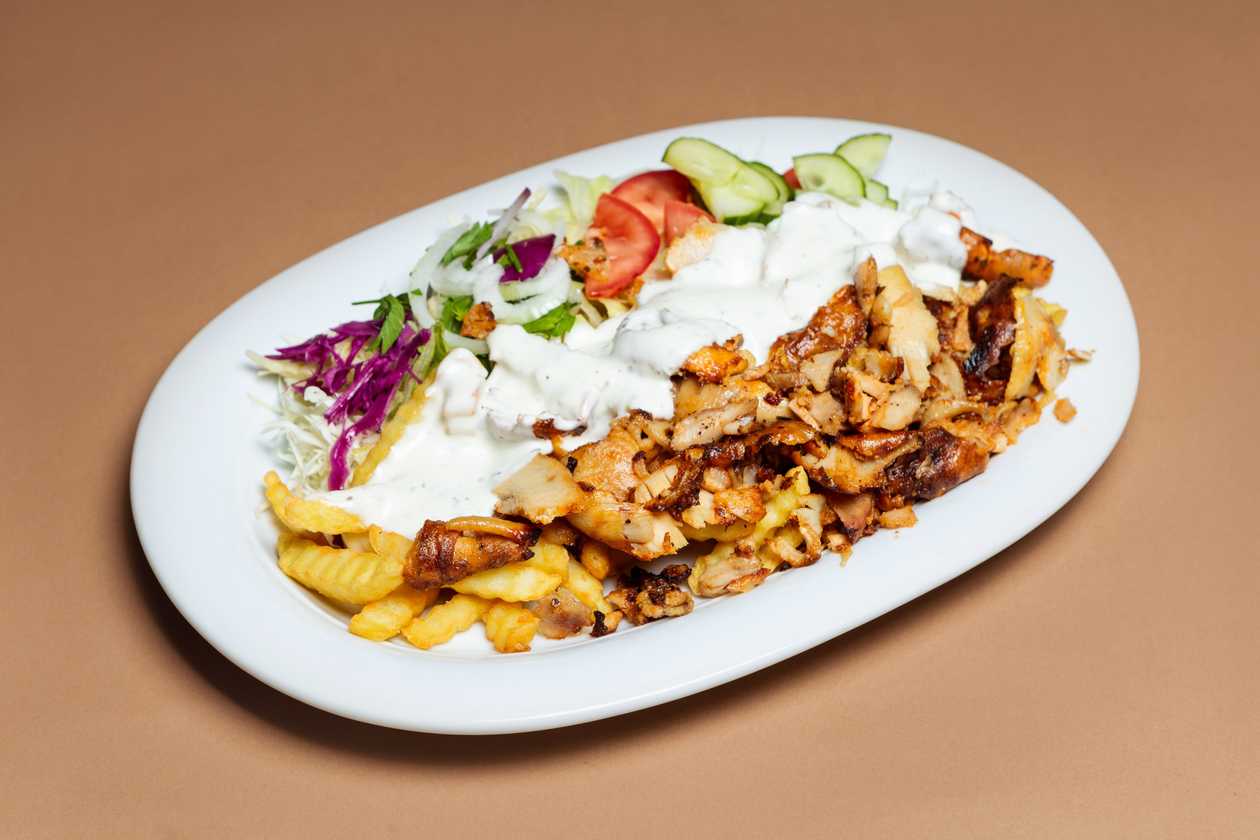K10. Kebabas lėkštėje su gruzdintomis bulvytėmis (maža porcija)