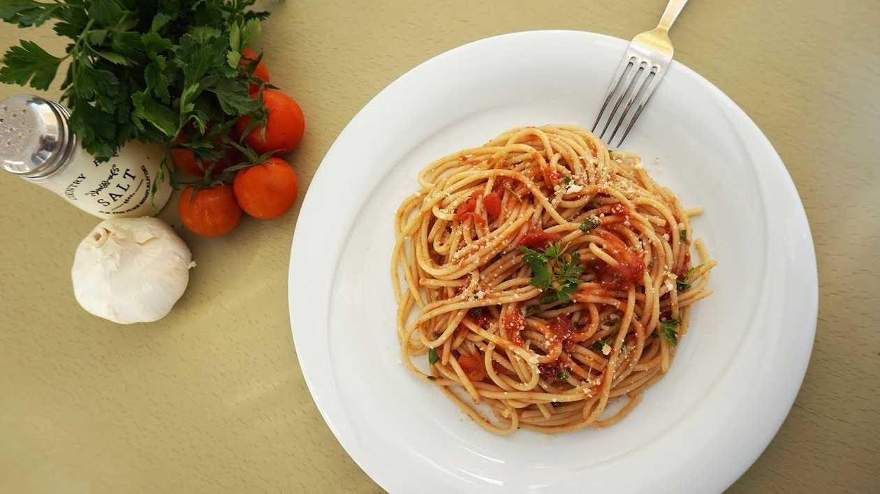 Spaghetti with red sauce