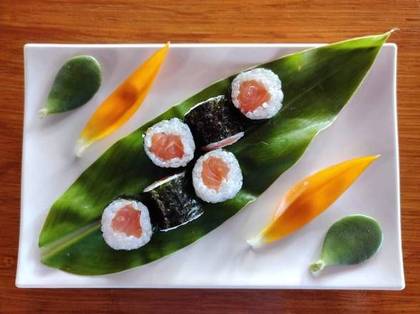 Salmon Hossomaki (8 pieces)