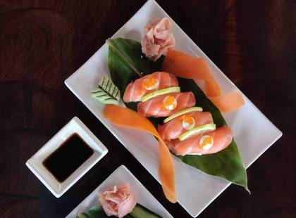 Salmon Nigiri (3 Pieces)