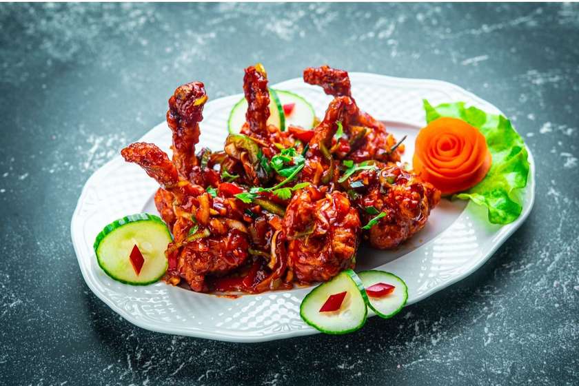 6.FRIED CHICKEN WINGS WITH HONEY