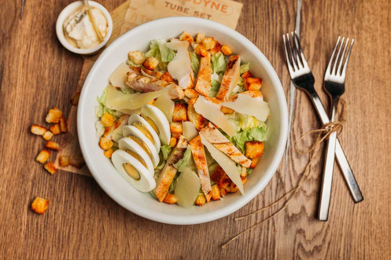 Salată Caesar