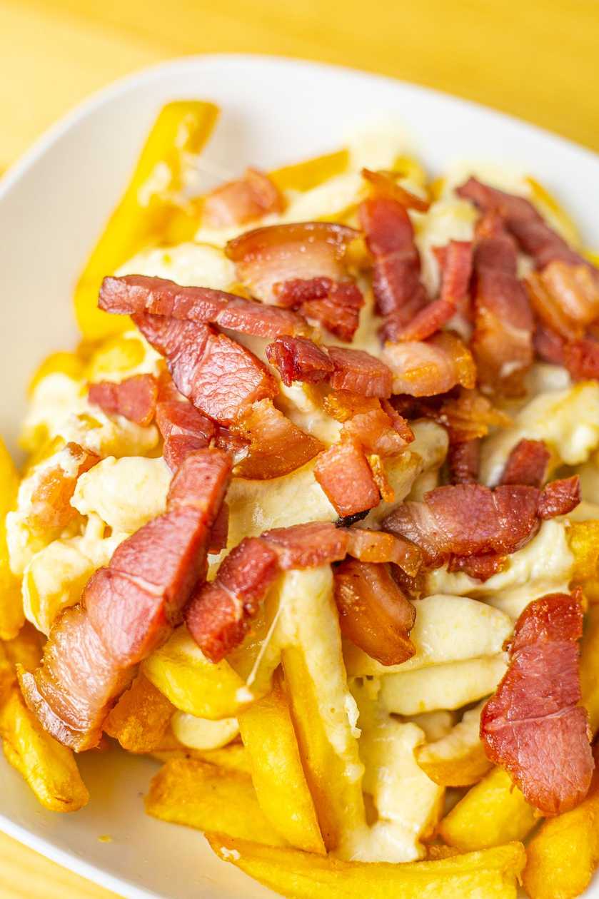 Batata frita com Queijo e Bacon