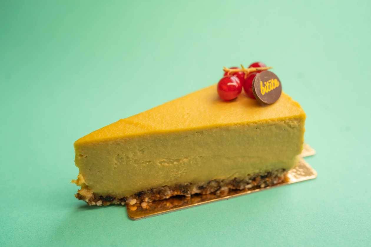 Vegan mango cake