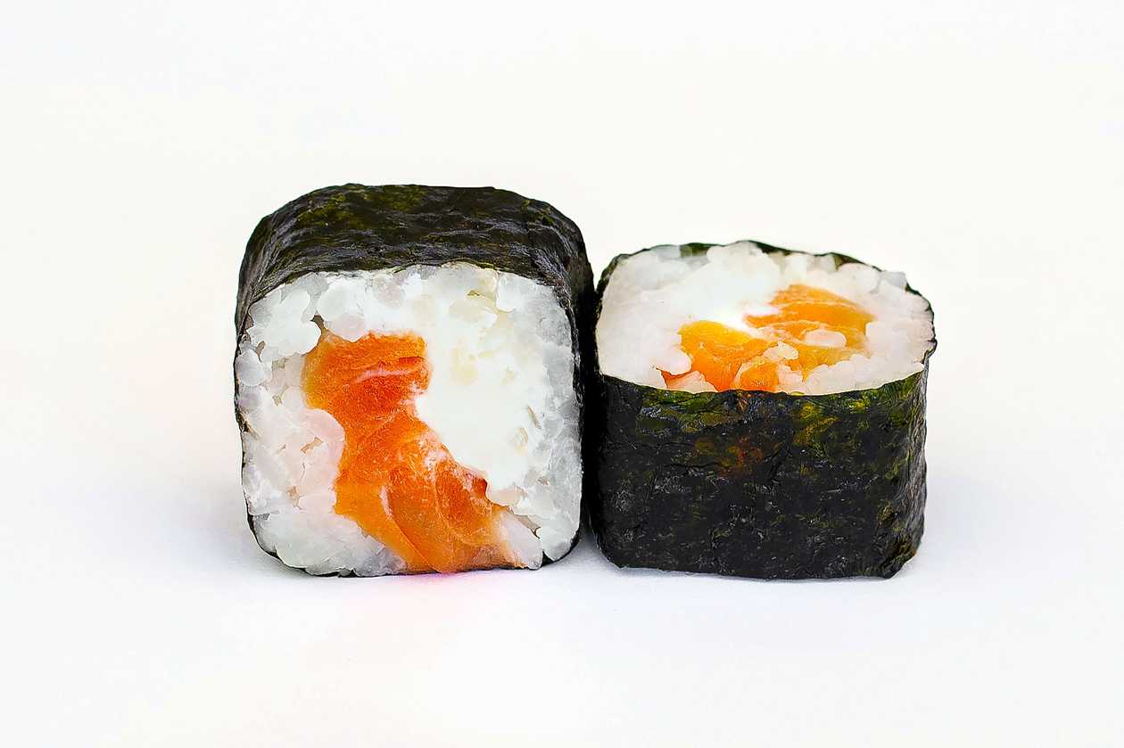 6. Sake cheese maki 8 pcs.