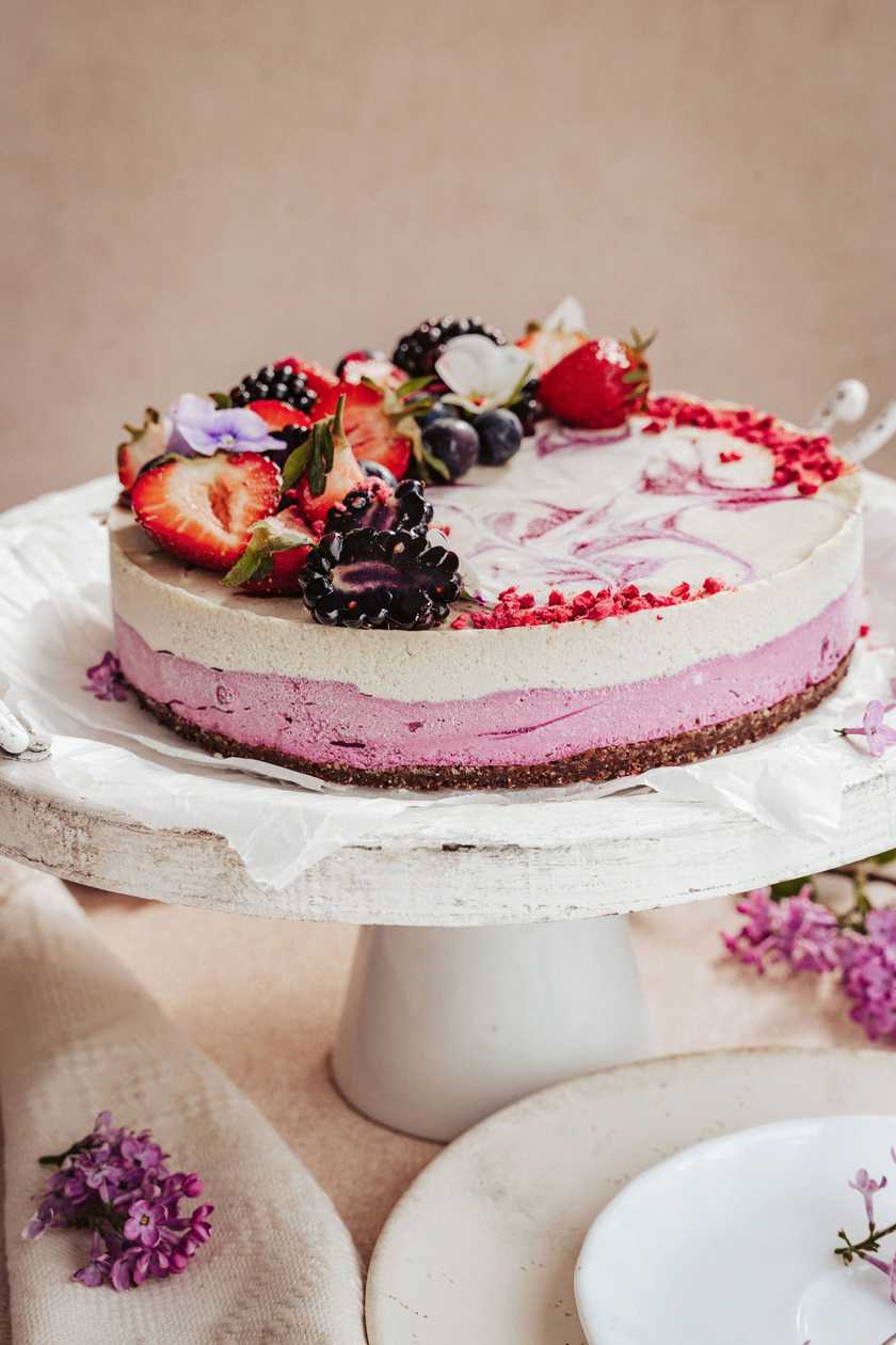 Tort cu fructe de pădure și vanilie