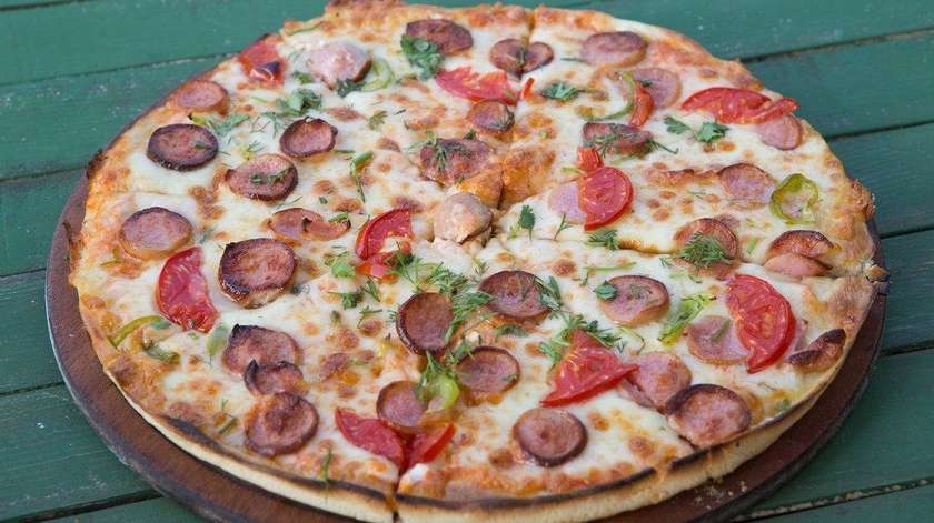 Sosisli Pizza