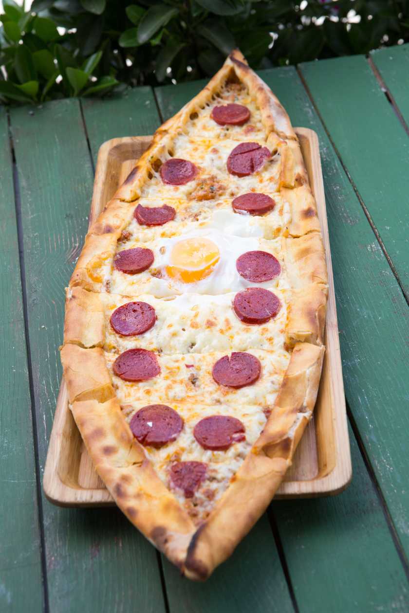 Sucuklu Pide