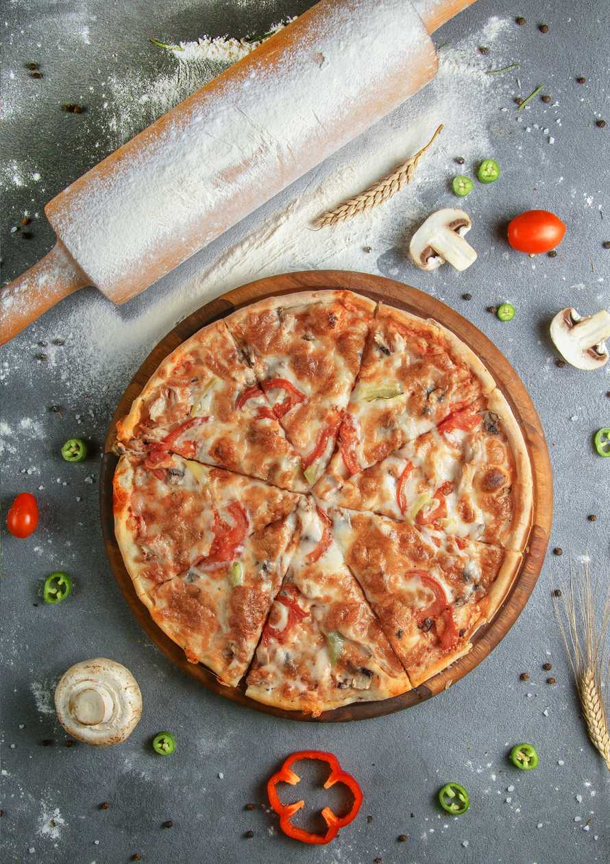 Göbələkli Pizza