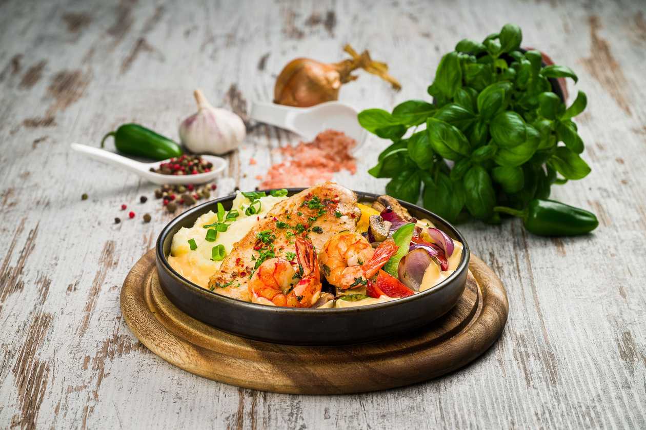 Madrid (chicken with shrimps and fried cheese sauce)