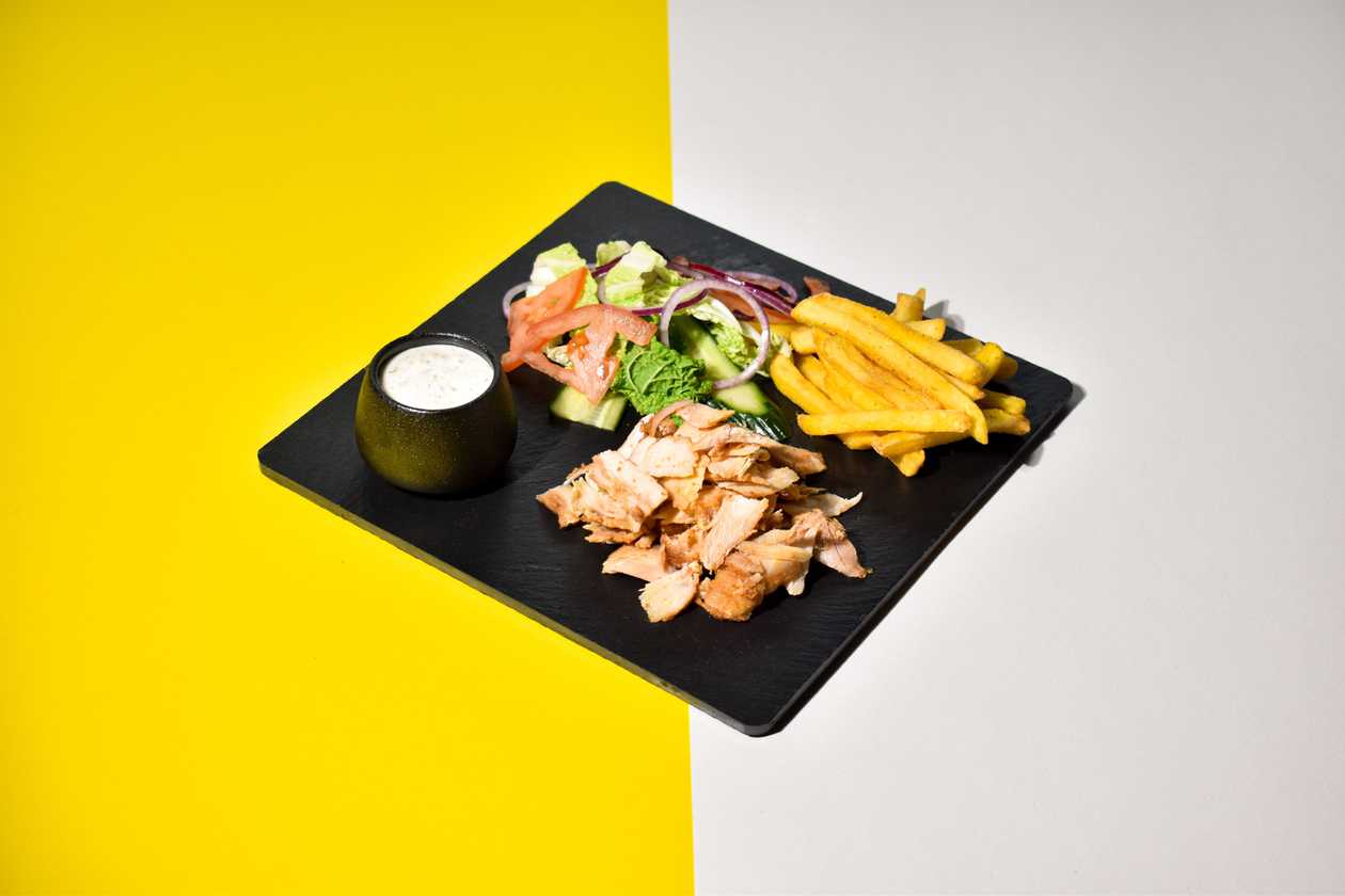 "Nebūk Alkanas" kebab in a plate