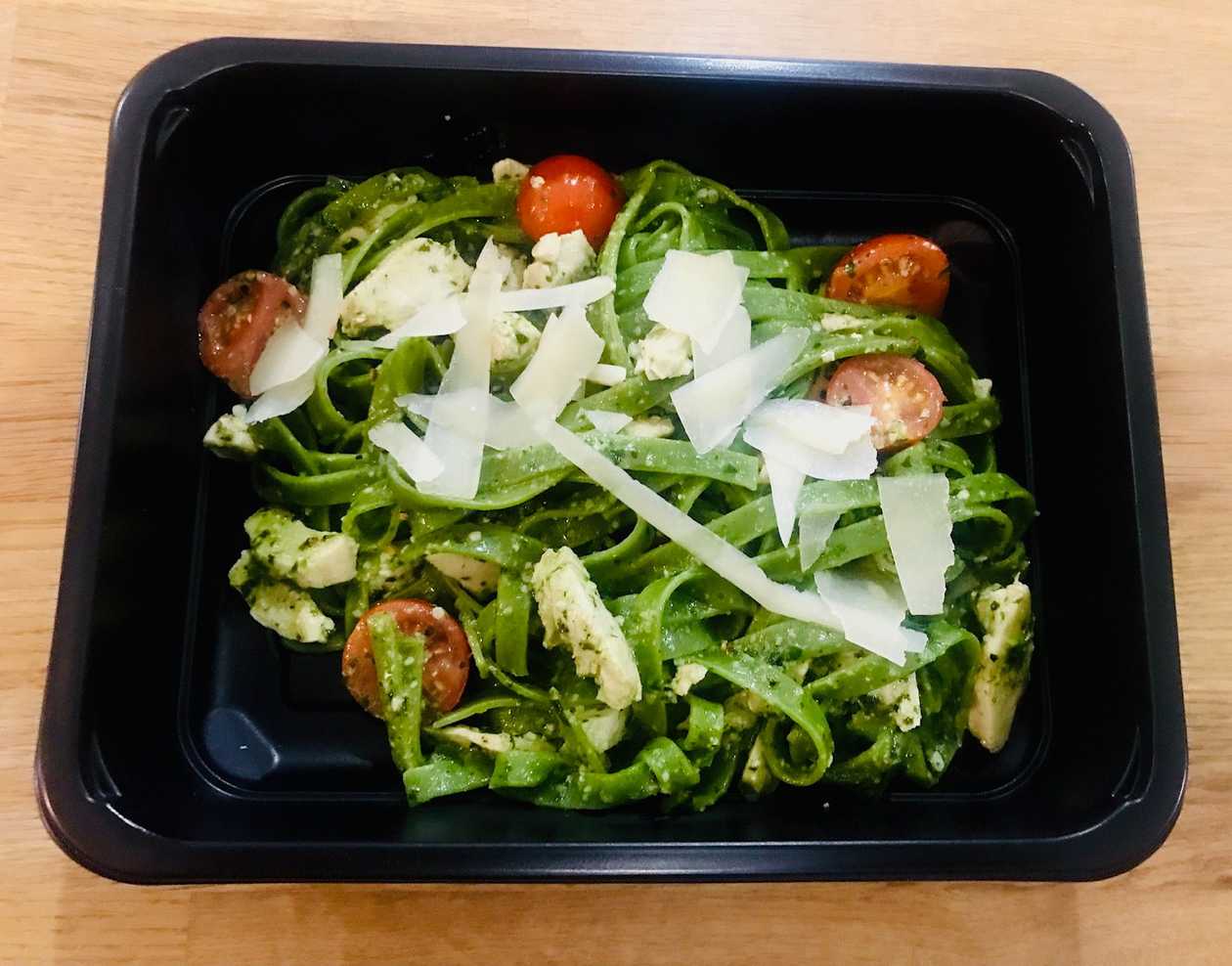 Tagliatelle z zielonym pesto